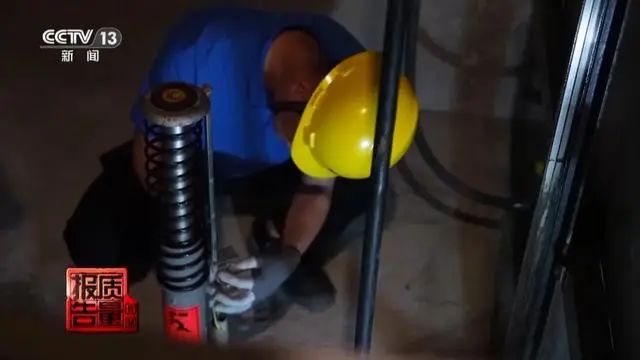 上海“4·4”自动人行道事故原因披露，央视专题报道：“电梯维保”如何保平安?