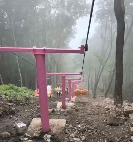 网红游乐设施现场照片(08)